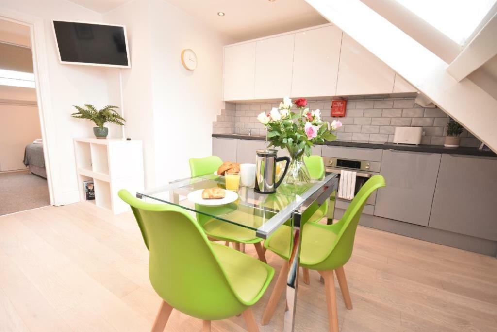 Apt 3, Opera House Ensuite 4Th Floor By Indigo Flats ลอนดอน ภายนอก รูปภาพ