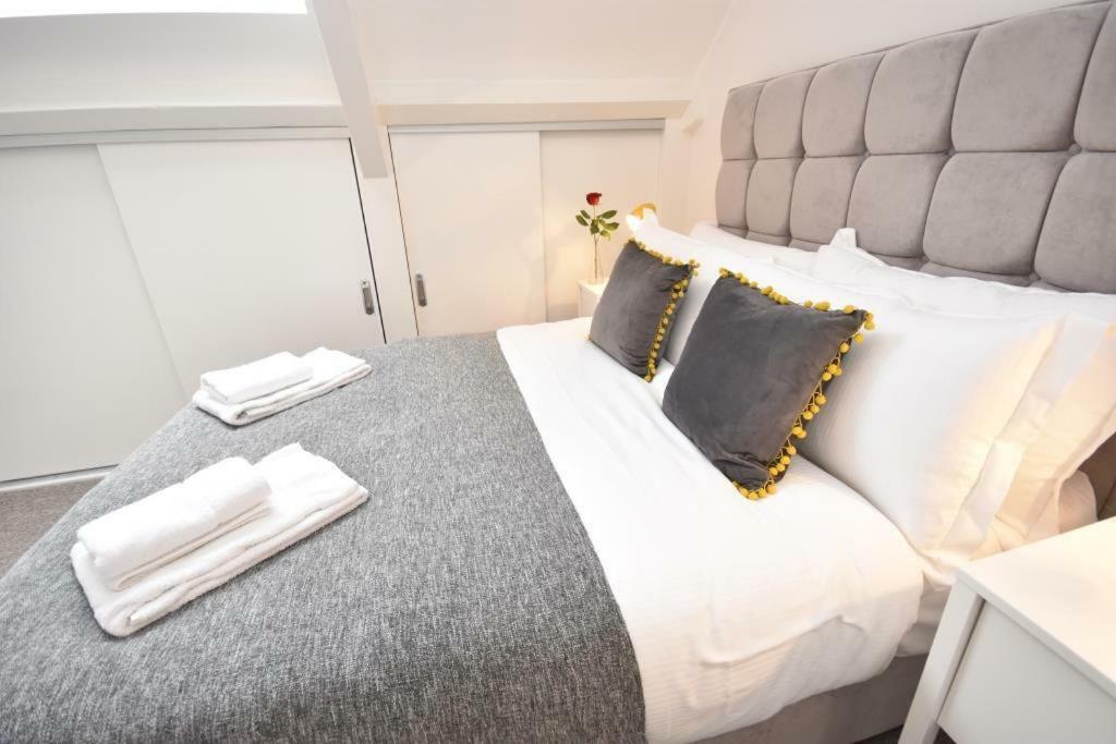Apt 3, Opera House Ensuite 4Th Floor By Indigo Flats ลอนดอน ภายนอก รูปภาพ