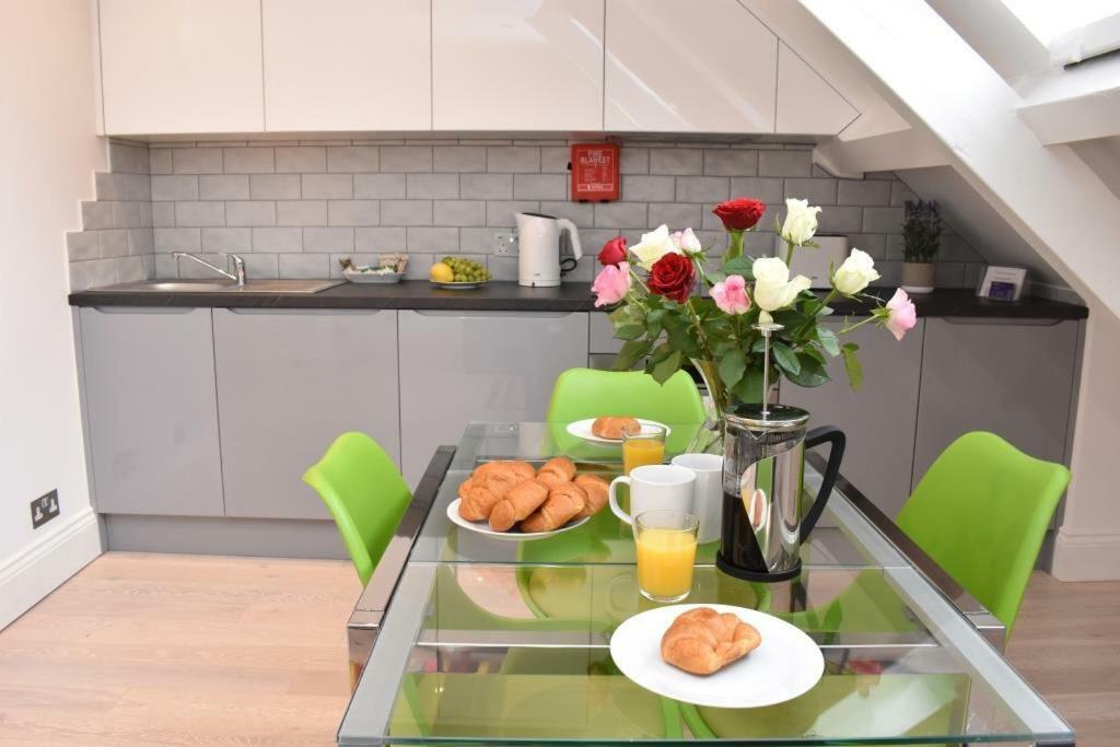 Apt 3, Opera House Ensuite 4Th Floor By Indigo Flats ลอนดอน ภายนอก รูปภาพ