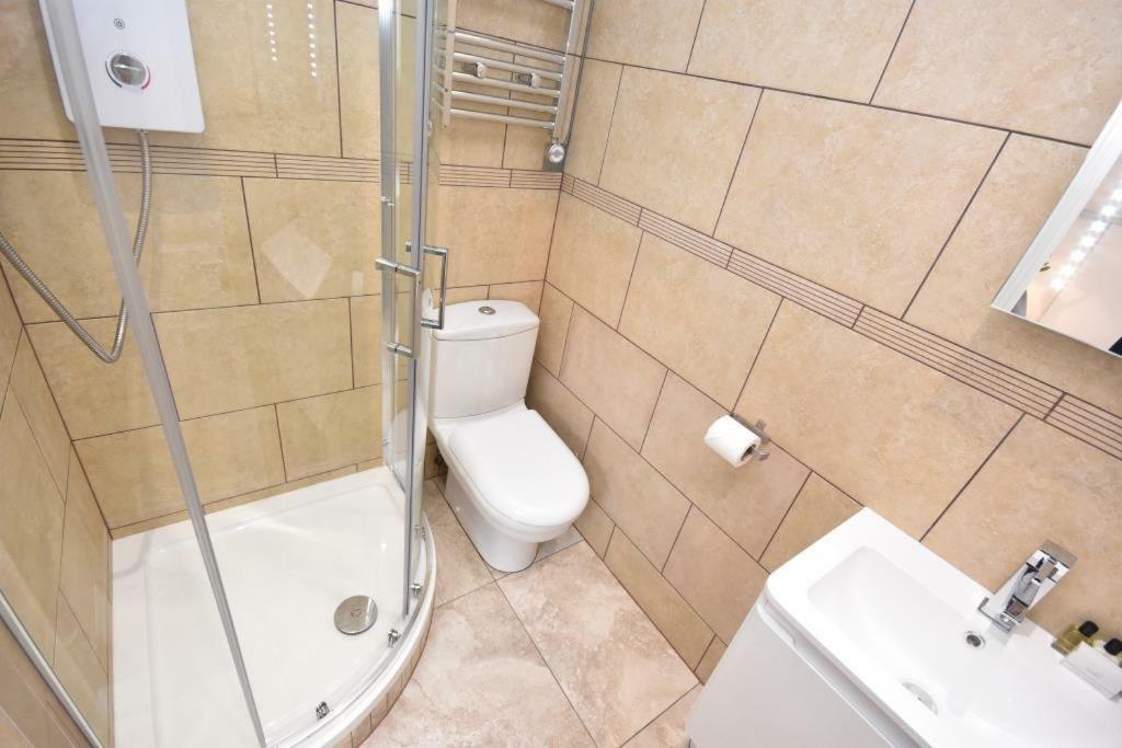 Apt 3, Opera House Ensuite 4Th Floor By Indigo Flats ลอนดอน ภายนอก รูปภาพ